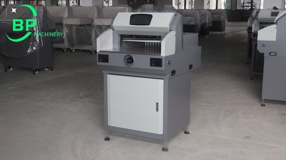 印刷所やオフィス向けの高品質電動紙裁断機 4608B